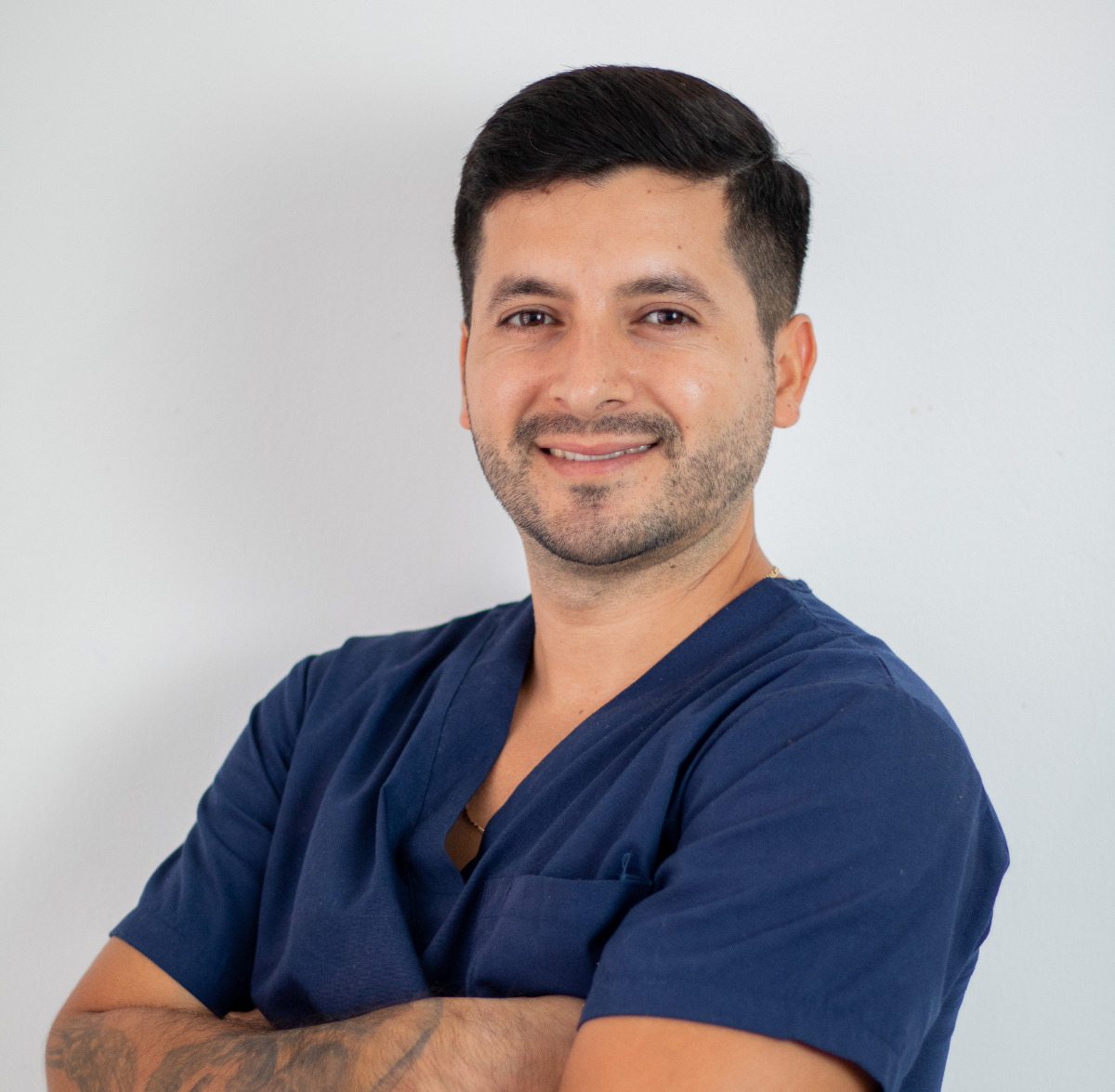 Dr. Christopher Alexis Torres Arce dentista en Dental Colombia, consultorio dental en la Paz Baja California Sur